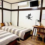 東京民泊 貸し切り一軒家 モダン和風 畳 青砥 上野 プライベート空間 最大8名